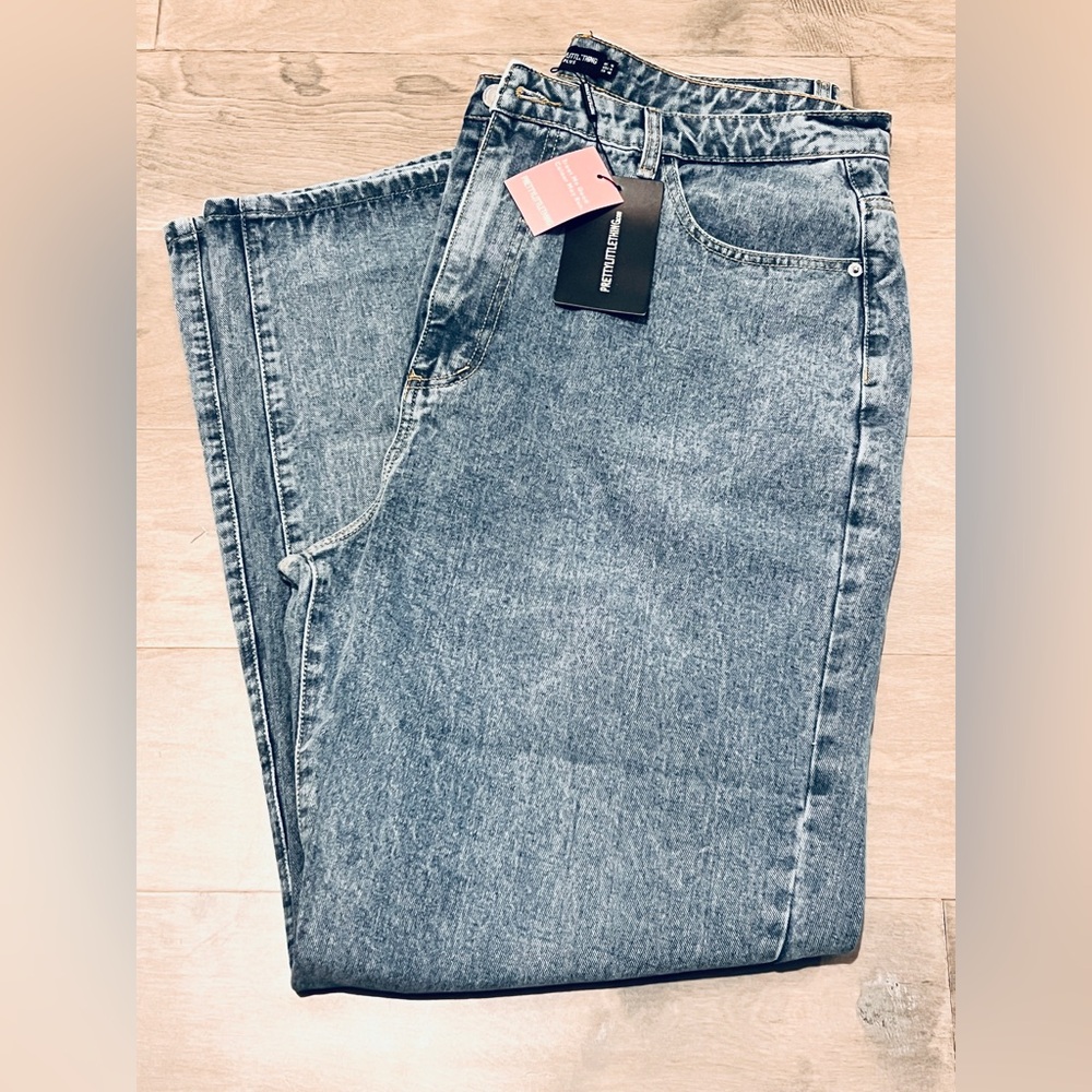 PrettyLittleThing Straight Leg Jeans